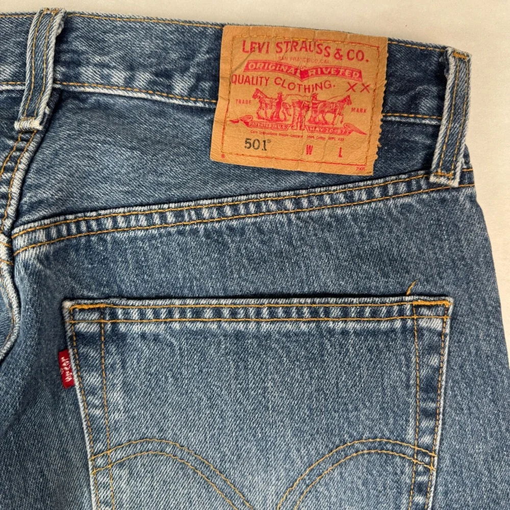 Vintage Y2K Levi's 501 Men's Jeans 32x30 Button Fly Made in Mexico
